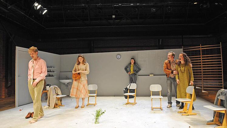 Turbulentes Pennäler-Drama: "Frau Müller muss weg" feierte Premiere im Coburger Theater in der Reithalle.Foto: Andrea Kremper