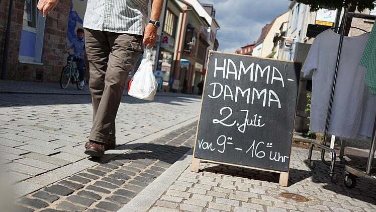 Am Samstag werden die Straßen zum Verkaufsraum. Foto: Arkadius Guzy