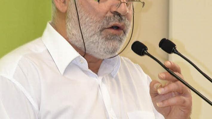 "Jeder Zuwanderer unternimmt einen Kulturspagat - das ist Au&szlig;enstehenden schwer zu vermitteln." Ein Thema, das sich in vielen Gedichten von Nevfel Cumart wieder findet. Foto: Uschi Prawitz