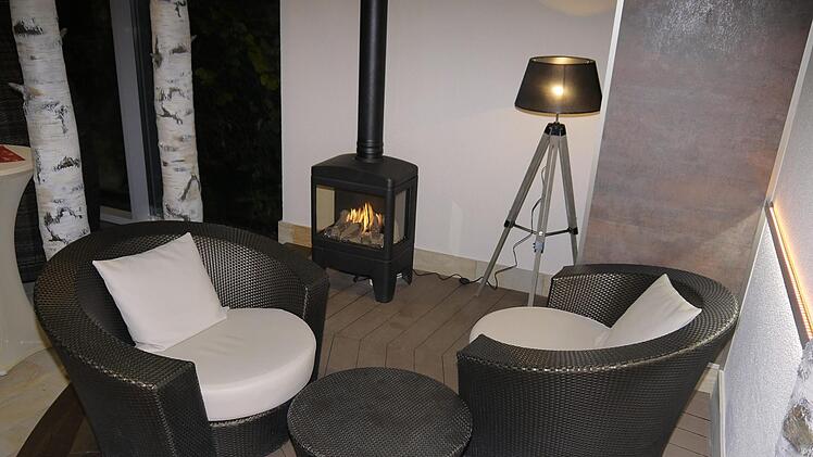 Natürlich darf auch eine Kamin-Ecke im neuen Ruhebereich nicht fehlen.