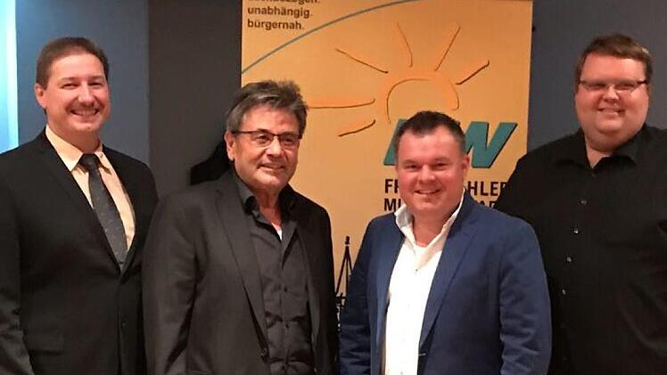 Die Freien Wähler initiierten eine Informationsveranstaltung zur  Abschaffung der Straßenausbau-Beitragssatzung (von links): Matthias Kleren (FW-Kreisvorsitzender Bad Kissingen), Manfred Dülk (Direktkandidat für die Landtagswahl und stellvertretender Landesvorsitzender der FW Bayern), Dominik Sitter (Direktkandidat der FW Bad Kissingen für den Bezirkstag) und  Andreas Trägner ( FW-Ortsvorsitzender Münnerstadt). Foto:  Anneliese Albert