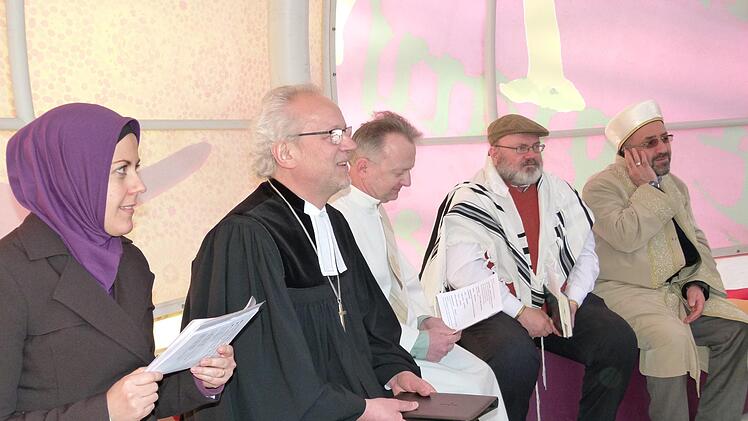 Der offizielle interreligiöse Dialog ist nach Auffassung von Professorin Talabardon "auf einem guten Weg". Das "Zelt der Religionen" steht als ein Zeichen dafür. Foto: Marion Krüger-Hundrup