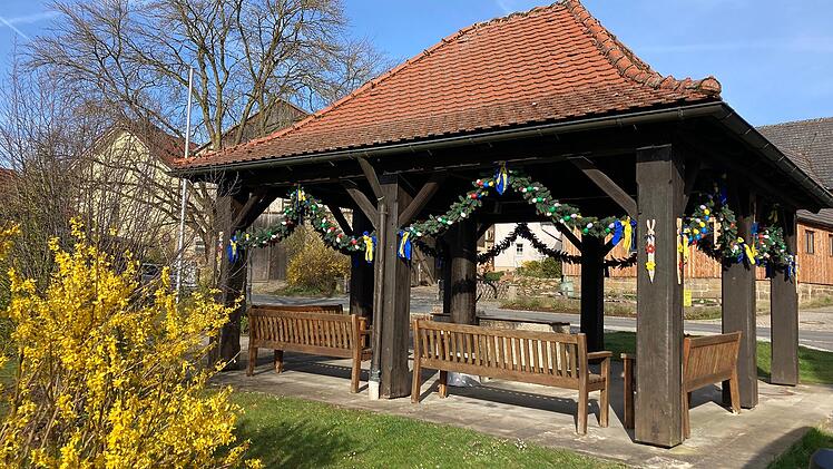 Ahorn: Osterbrunnen-Saison eröffnet