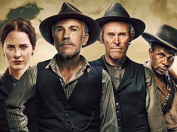 Christoph Waltz (zweiter von links) spielt in "Dead for a Dollar" erneut einen Kopfgeldjäger im Wilden Westen. In weiteren tragenden Rollen dabei: Rachel Brosnahan, Willem Dafoe (dritter von links) und Brandon Scott.
