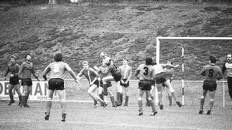 Szene aus dem Spiel des FC Reichenbach gegen den FC Fuchsstadt (1:2).