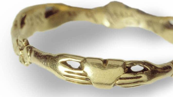 Fingerring der Herzogin Anna von Sachsen (1567 - 1613): vor 1586Gold, gegossen, ziseliert, teilweise à jour gearbeitet
