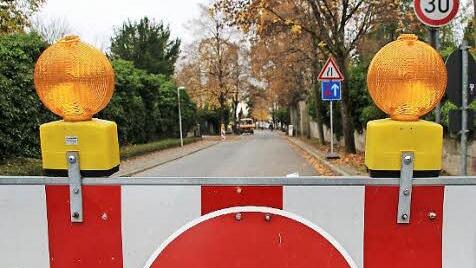 Am Hinteren Glockenberg werden derzeit der stark beschädigte Straßenbelag und die Gehsteige erneuert.