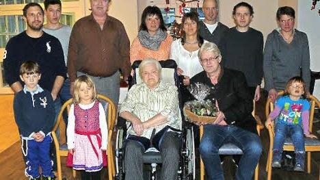 Viele Gratulanten kamen, um mit Anna Greißinger zu feiern.  Foto: kpw