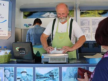 Karl-Peter Schwegel ist nicht nur Vorsitzender vom Bauernmarkt Forchheim, sondern auch Direktvermarkter. Foto: Barbara Herbst