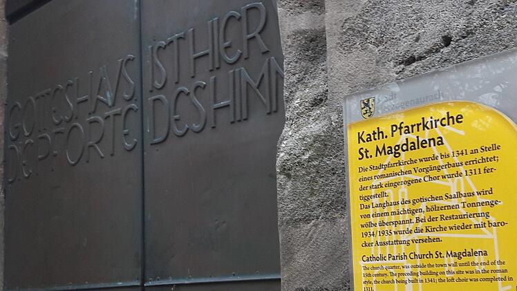 Die Stadt gibt  für die Beleuchtung der Stadtpfarrkirche einen höheren Zuschuss   als  üblich. Foto: Bernhard Panzer
