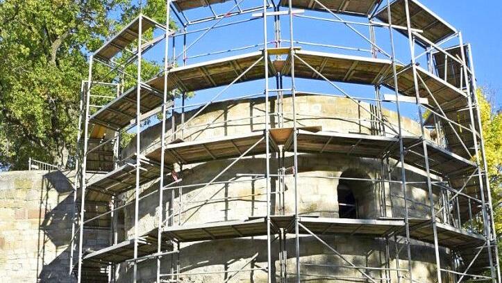 Der Weiterbau am Basteiturm wird auch 2020 eine Hauptaufgabe der Schlossberggemeinde sein. Fotos: sn