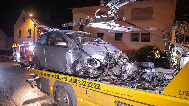 Bischberg: Alkohol und &uuml;berh&ouml;hte Geschwindigkeit: 21-J&auml;hriger zerst&ouml;rt Hofeinfahrt