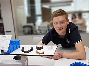 Moritz Hüfner aus Untererthal war als  Jobblogger in der Zahnarztpraxis Dr. Wahler & Kollegen. Landkreis Bad Kissingen