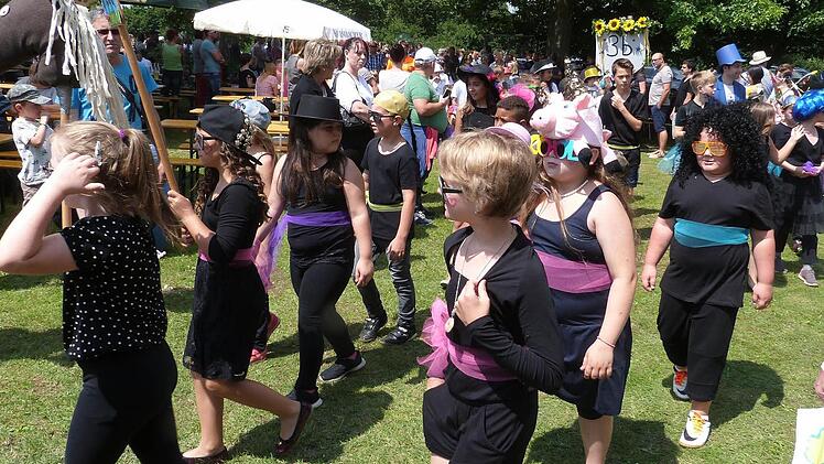 Die Mainleuser Schule feierte am Samstag ein wunderschönes Wiesenfest. Foto: Werner Reißaus