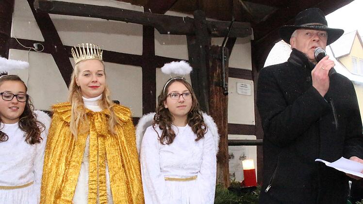 Impressionen vom Weihnachtsmarkt in Lonnerstadt. Foto: Yannick Hupfer