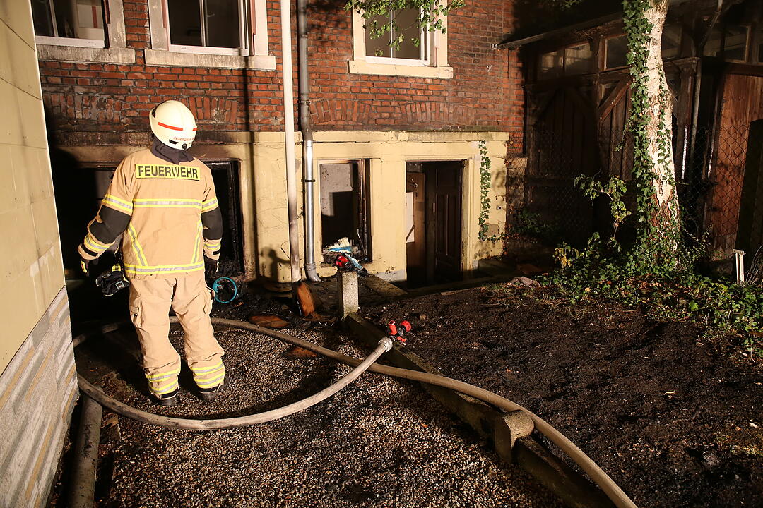 Wohnhaus in Hof in Flammen