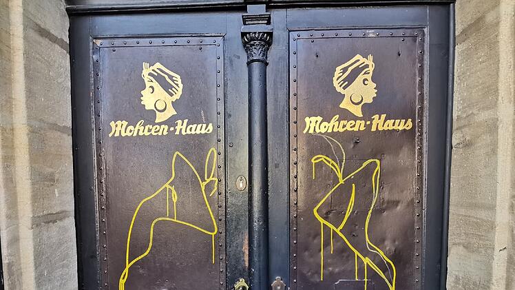 Bamberg: Schmierereien an Mohren-Haus sorgen für Wut - "selbstgerechte Arschlöcher"