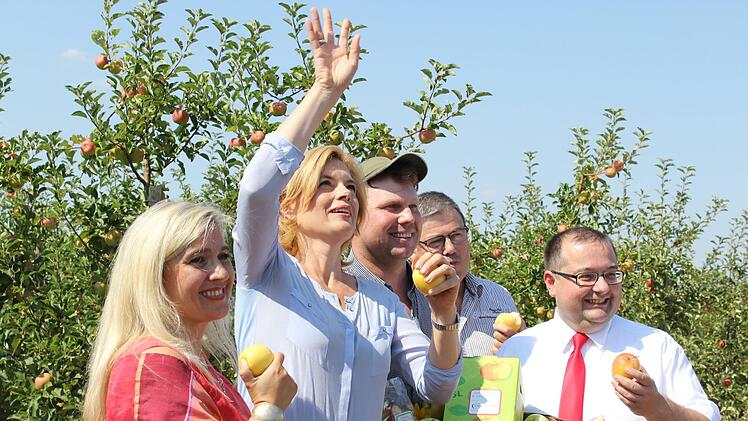 Bundesministerin Julia Klöckner (CDU) zu Gast in Lisberg im Landkreis Bamberg - geladen hatte Staatsministerin Melanie Huml (CSU). Foto: Anna-Lena Deuerling
