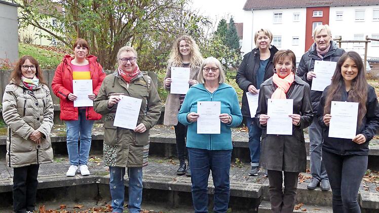 Übungsleiterin Fabiola Reges-Huber (links) mit den Teilnehmerinnen des Kurses