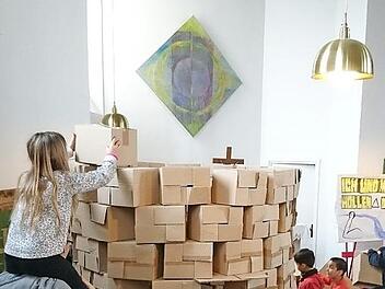 Kinderbibeltag: Nach dem Mauerfall von Jericho beschäftigen sich die Kinder mit einem Neuaufbau. Foto: K.- H. Hofmann