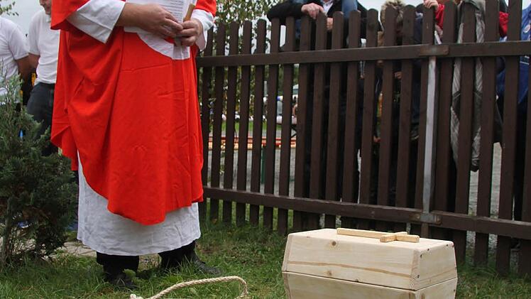 Keine Kompromisse machten der falsche Prälat (Norbert Tempel)...