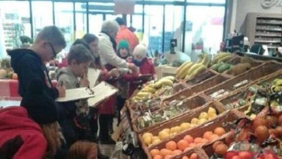 Die Klasse 4a der Grundschule Stockheim besuchte den Edeka-Markt