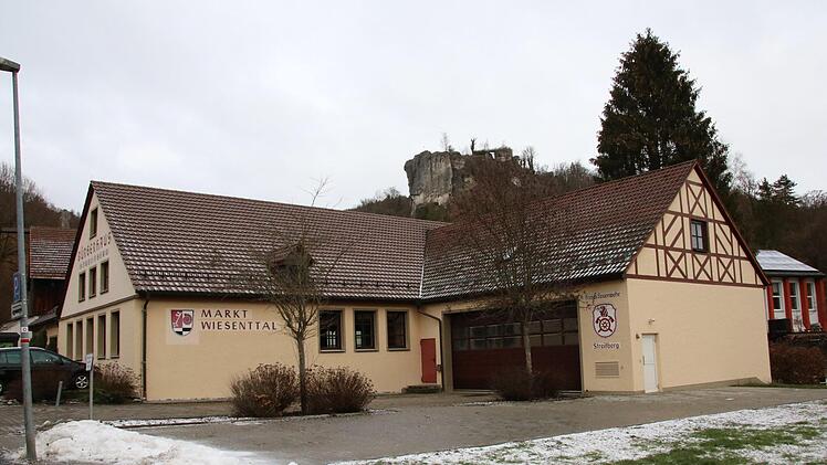 Der Schulungsraum über der Fahrzeughalle neben dem Streitberger Bürgerhaus genügt nicht mehr den aktuellen Anforderungen des Brandschutzes.  Josef Hofbauer