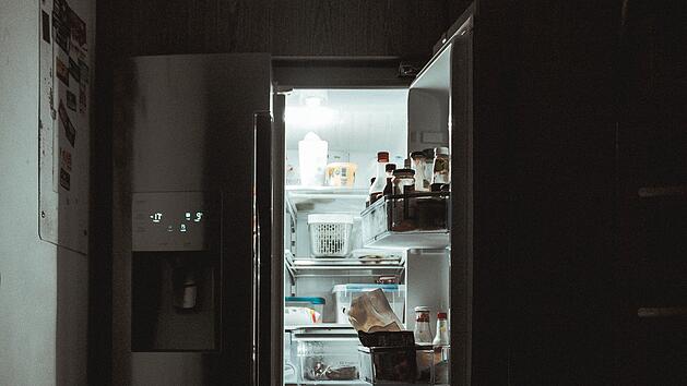 Schweigen-Rechtenbach: 74 Jahre alter Kühlschrank wird von Landkreis durch Neugerät ausgetauscht.