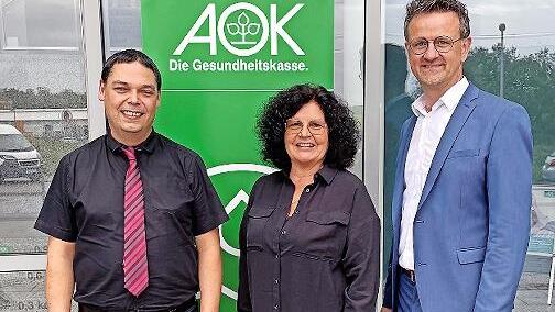 Die Jubilare Gerhard Danz und Waltraud Meixner sowie Direktor Christian Grebner (von links)