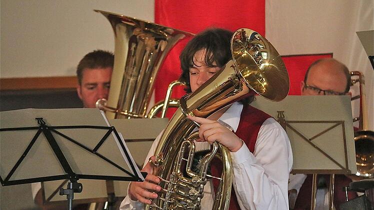 Kapelle der Musikvereinigung Wartmannsroth (vorne): Markus Birkl.