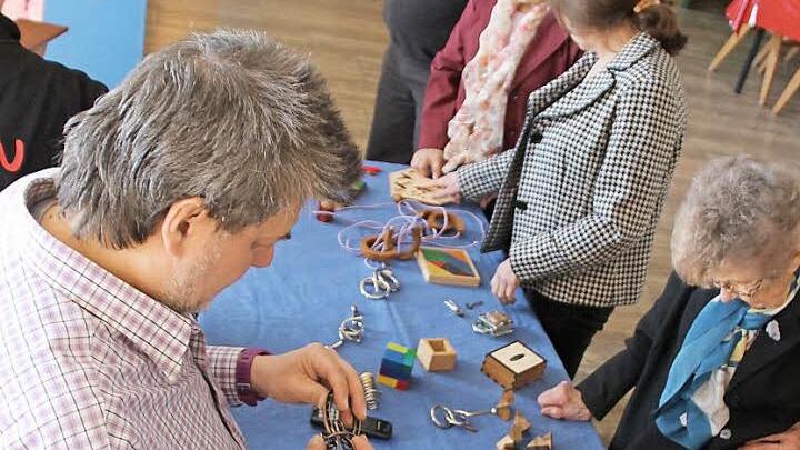 Die Spielewochen im Jugend- und Kulturzentrum laden generationenübergreifend zum knobeln ein. Fotos: Archiv/Carmen Schmitt