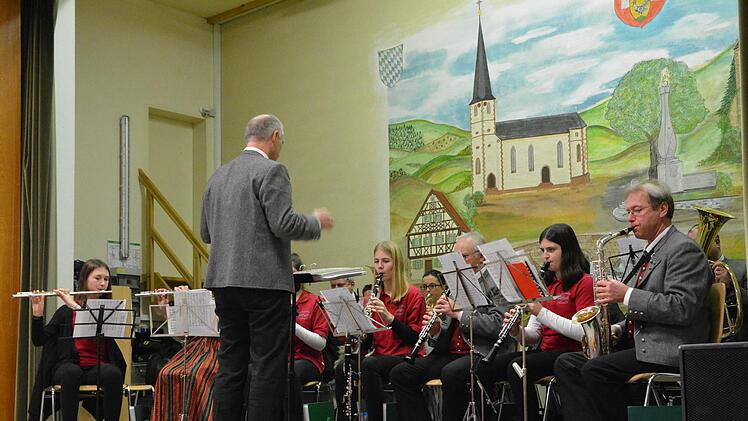 Beim Neujahrsempfang in der Zehnthalle spielte die Blaskapelle Aschach unter der Leitung von Walter Borst auf. Björn Hein