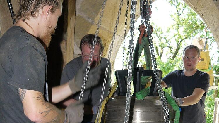 Impression vom Einbau der neuen Kirchenglocken in Gleußen.Berthold Köhler