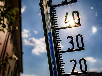 An vielen Orten in Franken wurde die 30-Grad-Marke locker geknackt. Bereits am Mittwoch waren es 36 Grad in Kitzingen. Foto: Frank Rumpenhorst/dpa