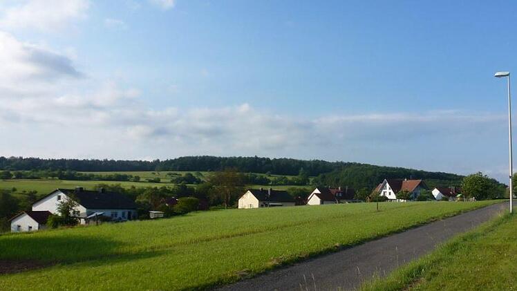 Am Linsenberg in Schönderling will die Gemeinde das neue Baugebiet "Am Heiligenhäuschen" mit etwa 14 Bauplätzen ausweisen.   Oswald Türbl