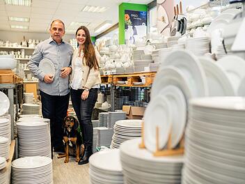 Frau Vlassiadi und Ihr Vater - das Duo legt in seinem Geschäft "VP Porzellan" in der Fürther Straße vor allem Wert auf kompetente Beratung. Foto: ebay Deutschland