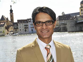 Grüner" Landratskandidat mit Migrationshintergrund in Anzug und Krawatte: Rafiq Iqbal.