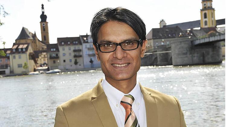 Grüner" Landratskandidat mit Migrationshintergrund in Anzug und Krawatte: Rafiq Iqbal.