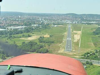 Feuerwehreinsatz am Flugplatz Bamberg: Autofahrer melden "verdächtige Rauchentwicklungen"