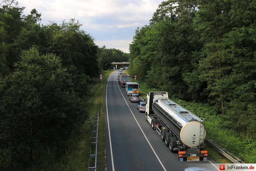 Brennendes Auto auf der A73 bei Bamberg