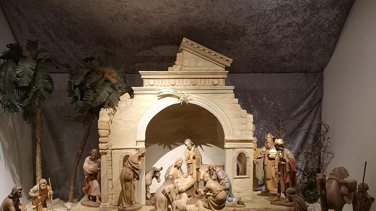 Eine Orientalische Krippe von Günter Metz aus Langenleiten. Die Figuren  wurden von seiner Frau Anni Metz coloriert.Marion Eckert