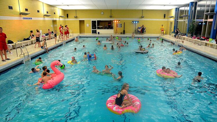 Über 100 Kinder feierten bei der diesjährigen eine  Poolparty. Foto:  Peter Rauch