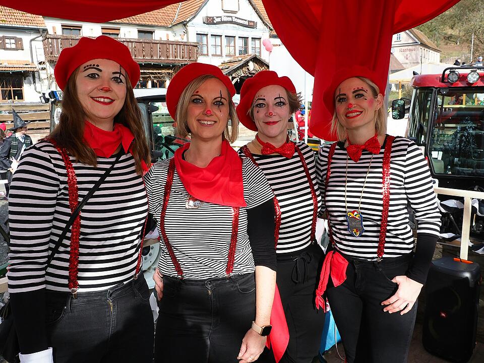Buntes Faschingstreiben lockte tausende Besucher an.