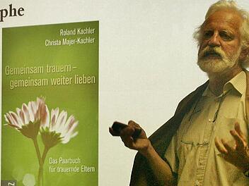 Trauerpsychologe Roland Kachler bei seinem Vortrag in der Klinik Bavaria  Foto: Werner Vogel
