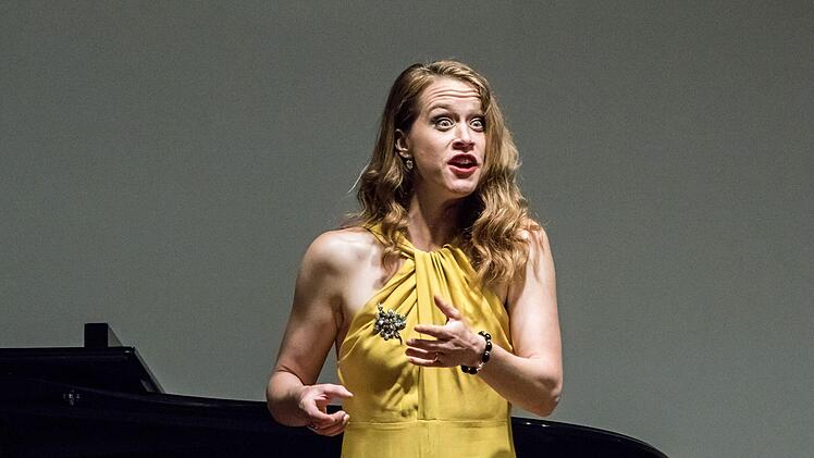 Nora Lentner und Klara Hornig beeindruckten das Publikum mit dem Liederabend "Musik und Magie".Foto: Jochen Berger