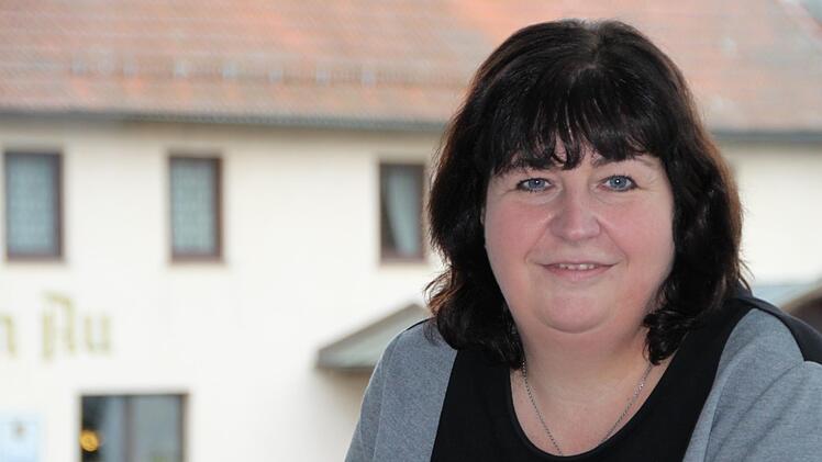 Katja Habersack ist gebürtige Mottenerin und wohnt seit zehn Jahren in Eichenzell. Sie möchte gerne auf Bürgermeister Jochen Vogel folgen. Foto: Ulrike Müller