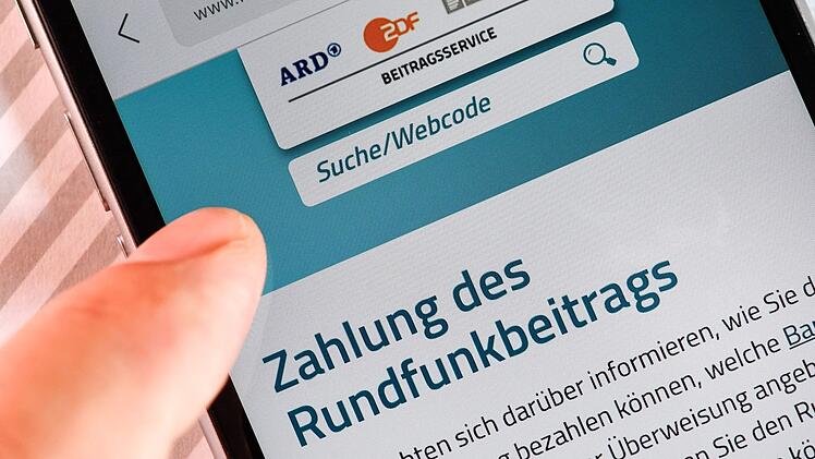 Gegen Erhöhung des Rundfunkbeitrags: Erstes Bundesland will Gebühren einfrieren