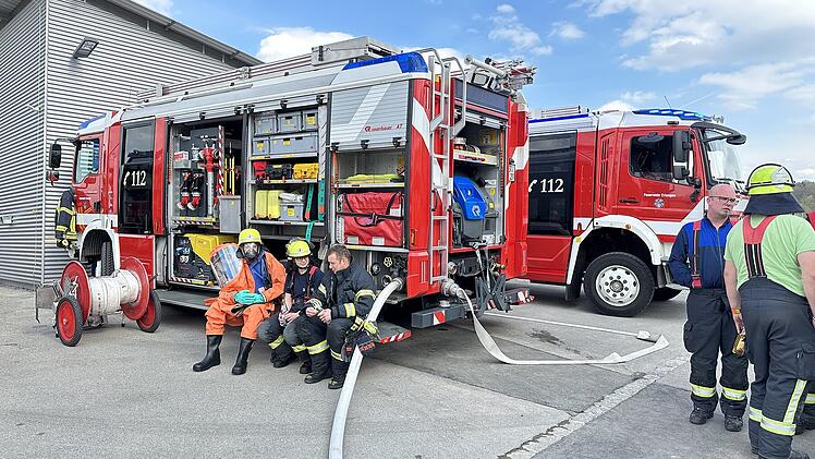 Erlangen: Gefährliche Chemikalie ausgetreten: Großeinsatz der Feuerwehr an fränkischem Klärwerk