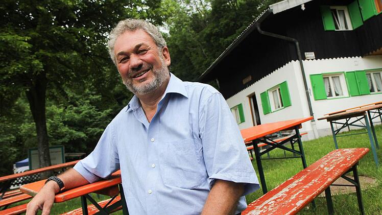 Jahrzehnte seines Lebens hat Helmut Klösel den Almadlern und deren Hütte bei Frankendorf gewidmet. Fotos: Michael Gründel