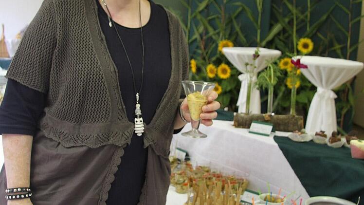 Silke Pöhlmann (41) aus Dreschen hat schon vor zwei Jahren angefangen mit der Ausbildung, hat dann aber aus familiären Gründen wieder aufgehört - jetzt startet sie voll durch.